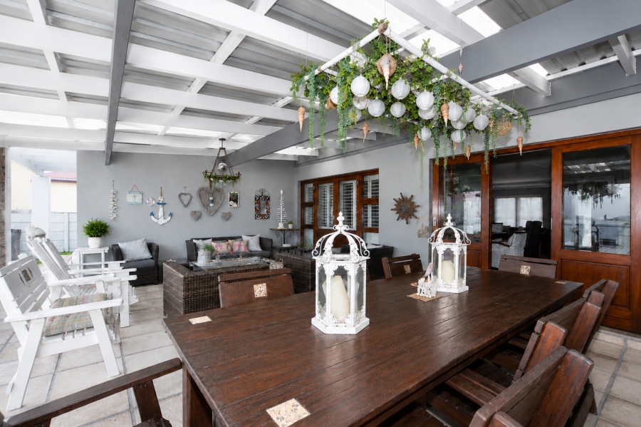 4 Bedroom Property for Sale in Yzerfontein Western Cape
